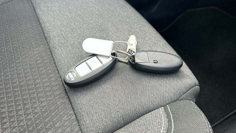 Nissan Qashqai 1.3 DiG-T MH N-Connecta 5dr Petrol Hatchback